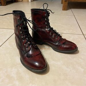 Ariat Cherry Red and Black Lace-up Heritage  Boots sz 8